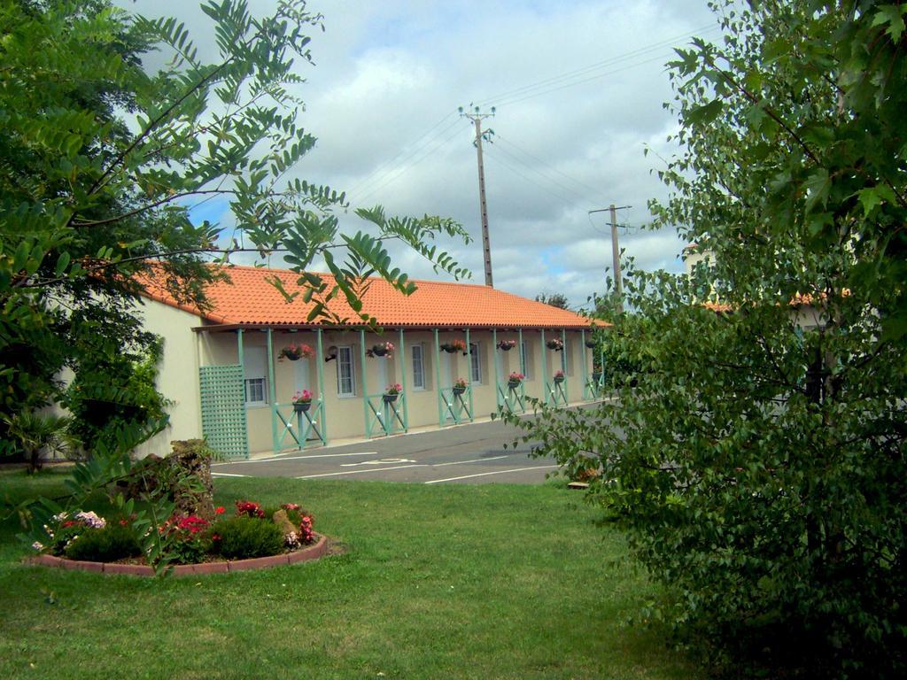 Le Mareuillais Hotel-Restaurant Bagian luar foto
